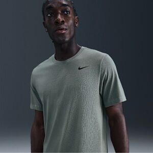 The Nike Tee Dr fit dri-fit training tee shirt athletic running medium nwt